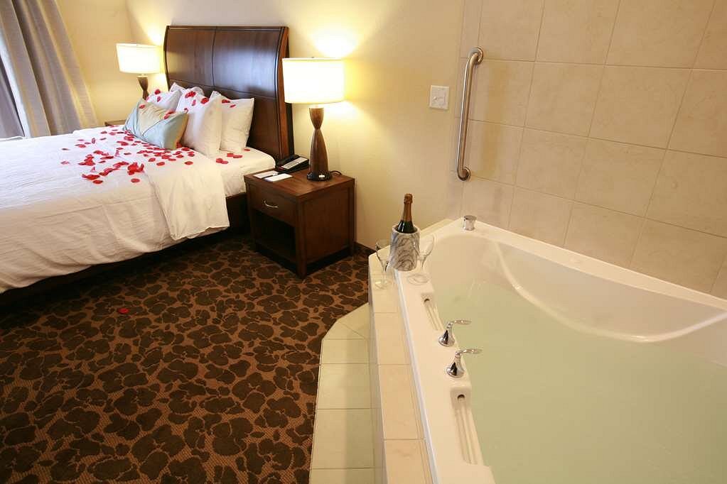 Hotels with Jacuzzi in Room in Concord