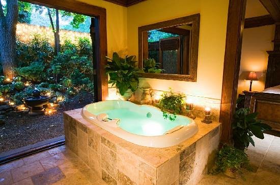 Hotels with Jacuzzi in Room in Asheville